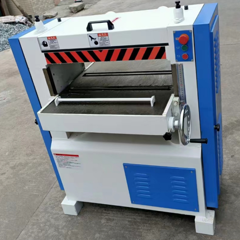 Przemysłowa automatyczna strug – Woodworking Industries recenzja i cena